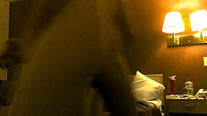 Esposa amadora tem sua vagina fodida em um quarto de hotel