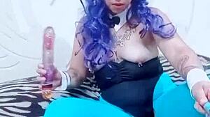 Латинская порнозвезда Дана Барзагли в костюме DBZ для мастурбации