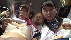 Amatorskie Japonki w kostiumach robią ręczne roboty i dostają spermę na twarze