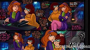 Daphnes linge pasional gaura strâmtă a fundului lui Velmas într-o întâlnire lesbiană cu tematică de Halloween