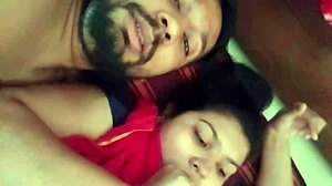 Nygift indisk par deler romantiske øjeblikke i hardcore video