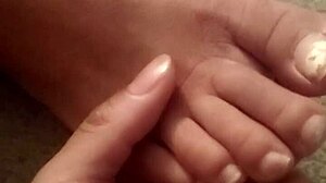 Sinnlich Brazilian foot fetish with ashy toes and soles while loved one is asleep