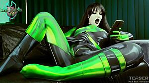 Cosplaying shego får en creampie fra en stor røv dildo