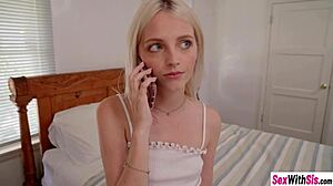 Petite blonde teen Kate Bloom engagerer sig i hardcore sex samtale